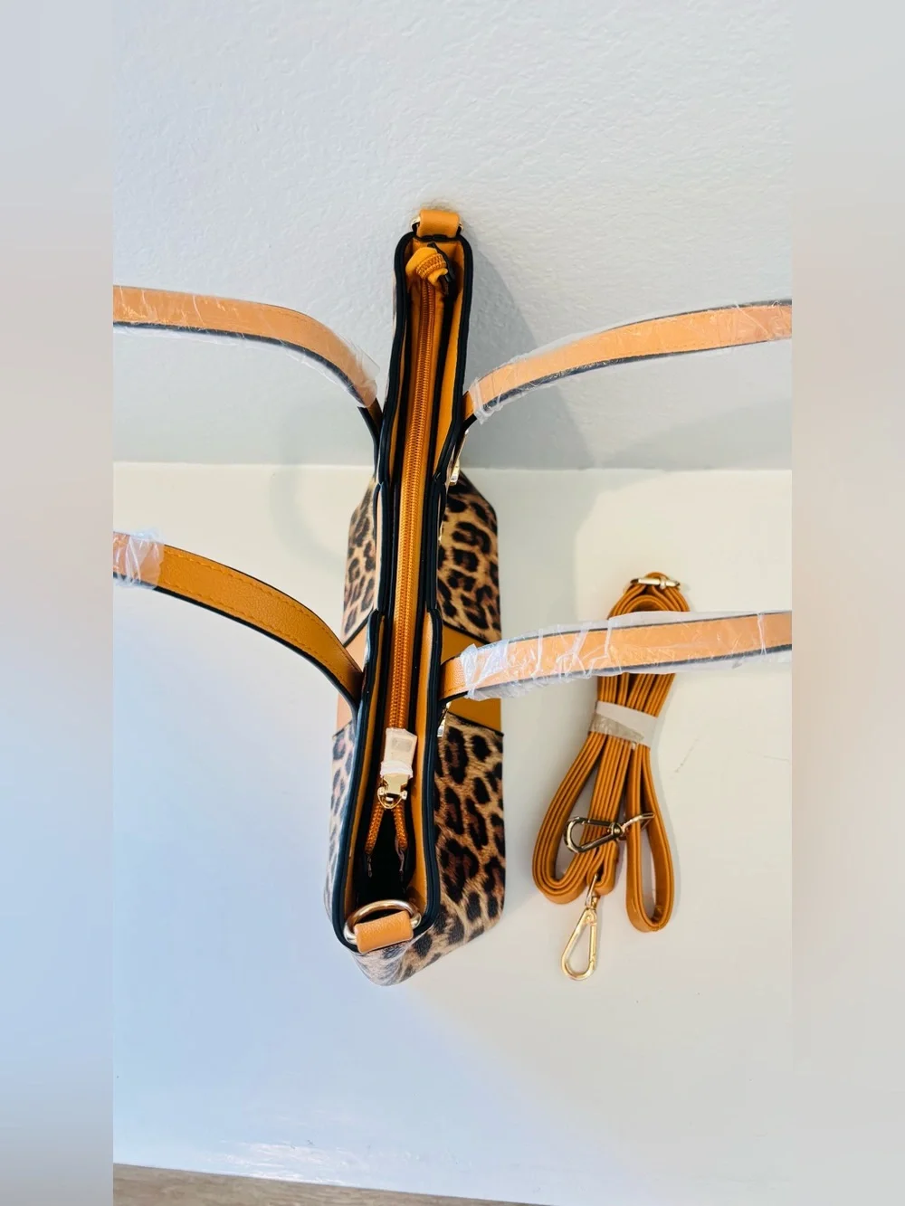 Leopard Print Tote with Tan Center Panel and crossbody straps new never - Picture 10 of 15